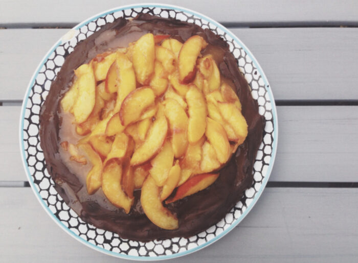 torta fondente alle pesche