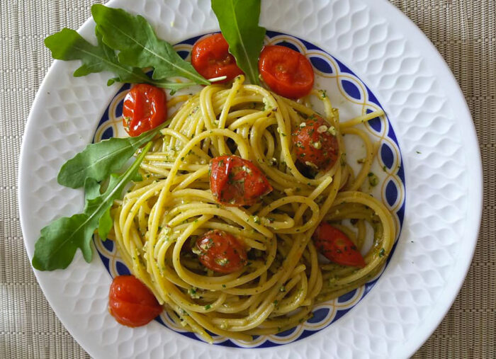 spaghetti-pesto-e-pomodori